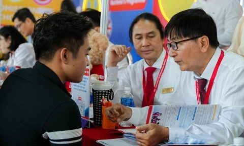 Đại học Kinh tế - Tài chính TP HCM bắt buộc môn Văn trong xét tuyển